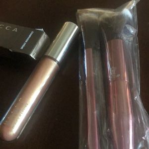 Becca glow gloss/moda brush set